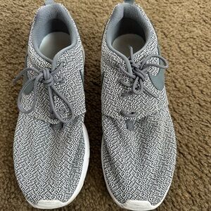 Nike Kids Gray Knit Toggle Lace Sneakers